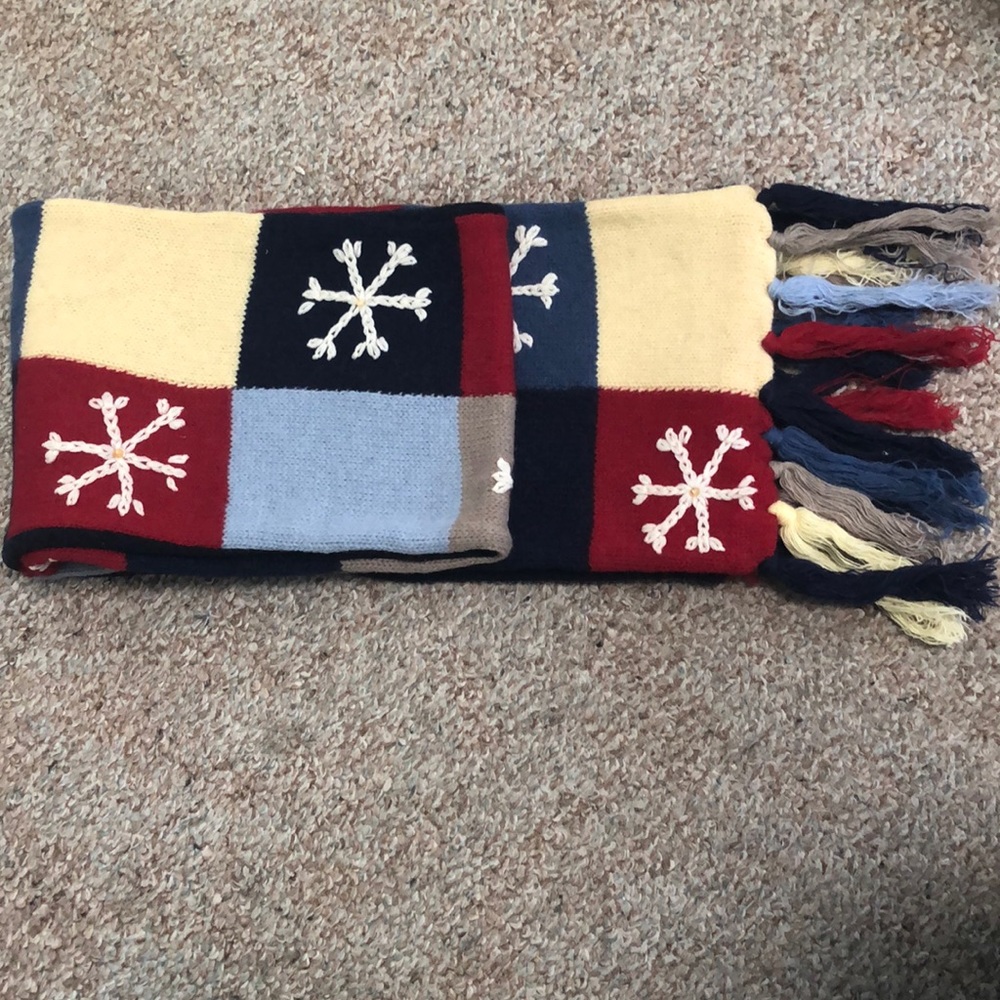 Winter snowflake colorblock lambs wool scarf